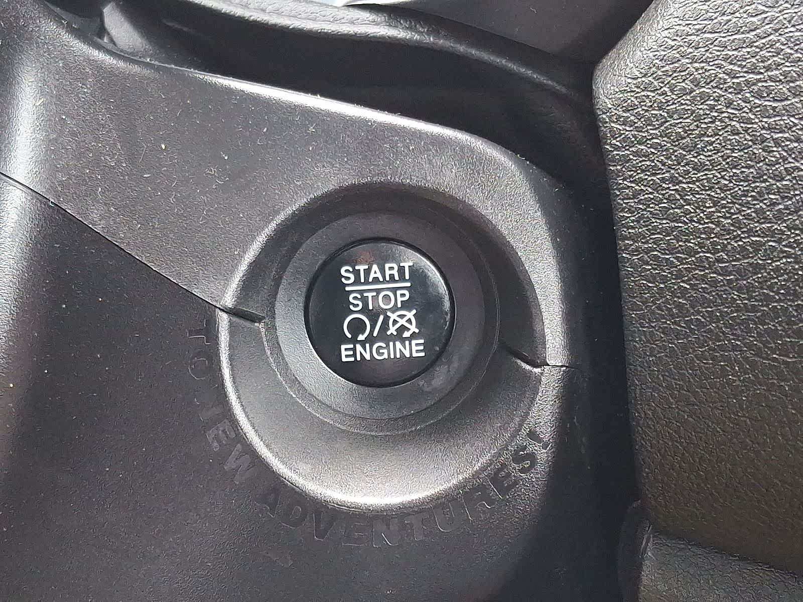 Thumbnail: 2016 Jeep Renegade - 23