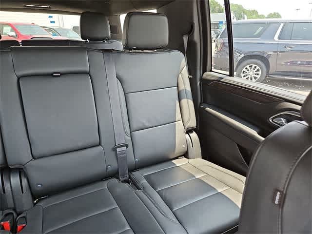 2023 Chevrolet Suburban LT 15