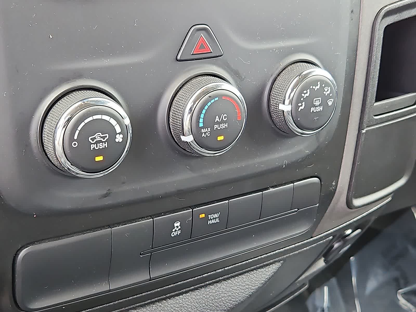 Thumbnail: 2019 RAM 1500 Classic - 23