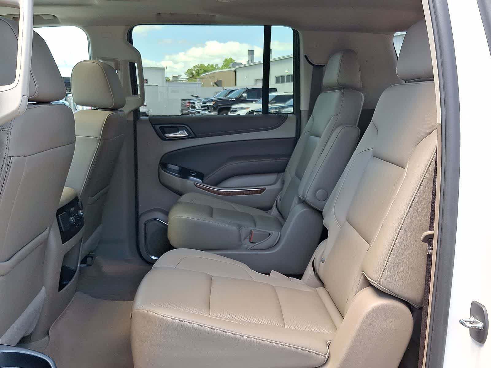 Thumbnail: 2019 Chevrolet Suburban - 32