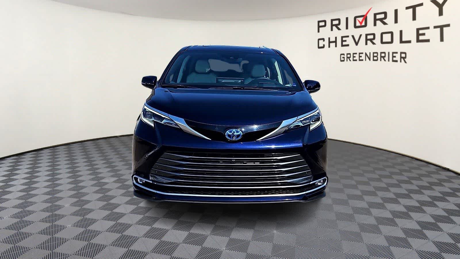 Thumbnail: 2025 Toyota Sienna - 3