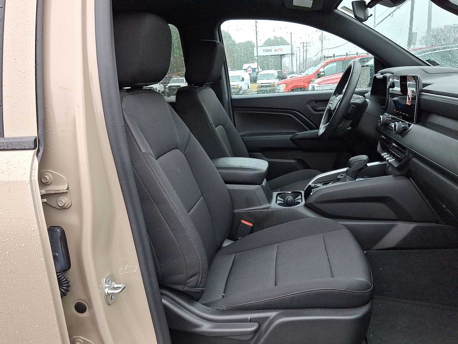 Thumbnail: 2024 Chevrolet Colorado - 32