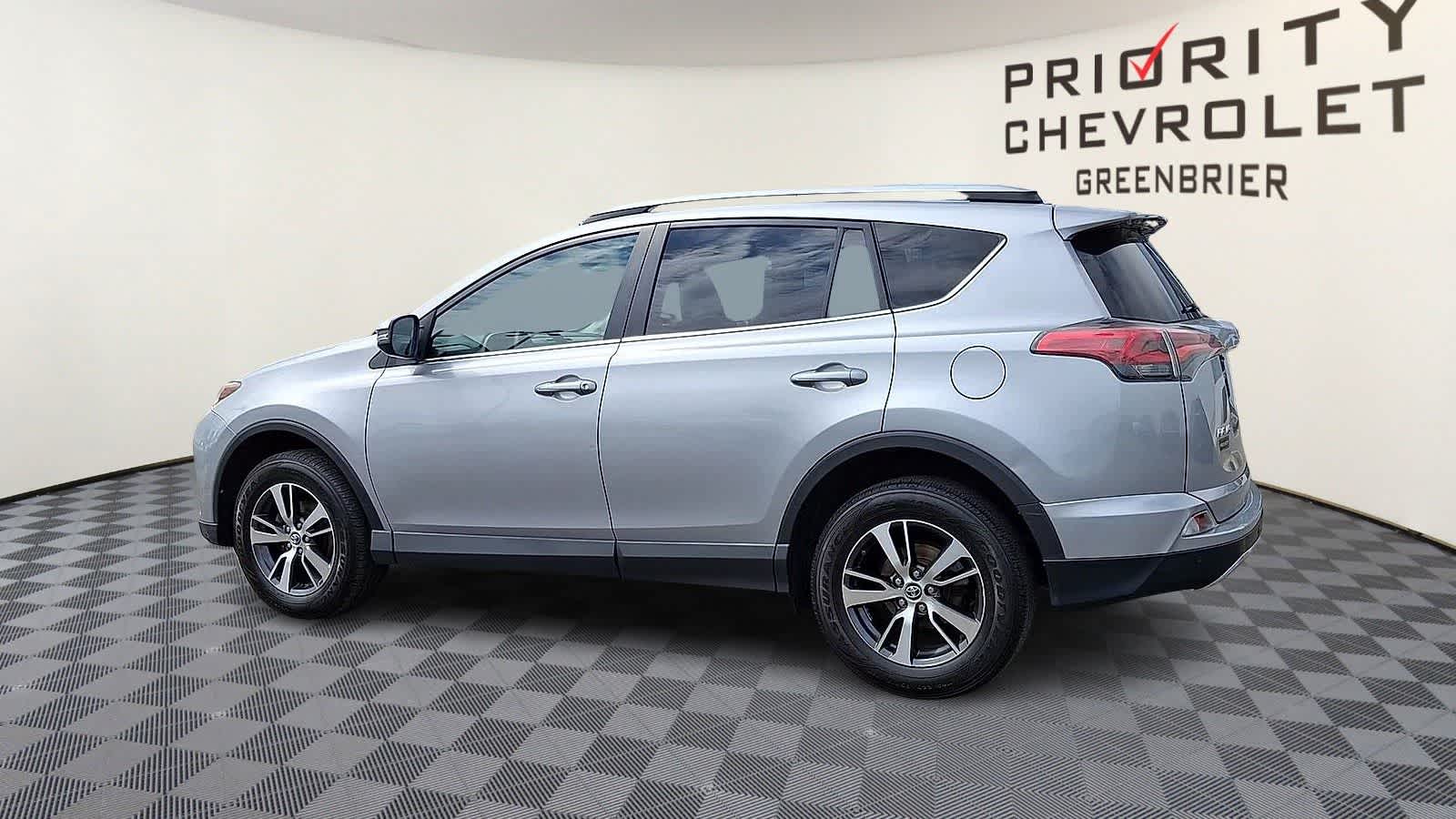 Thumbnail: 2018 Toyota RAV4 - 6