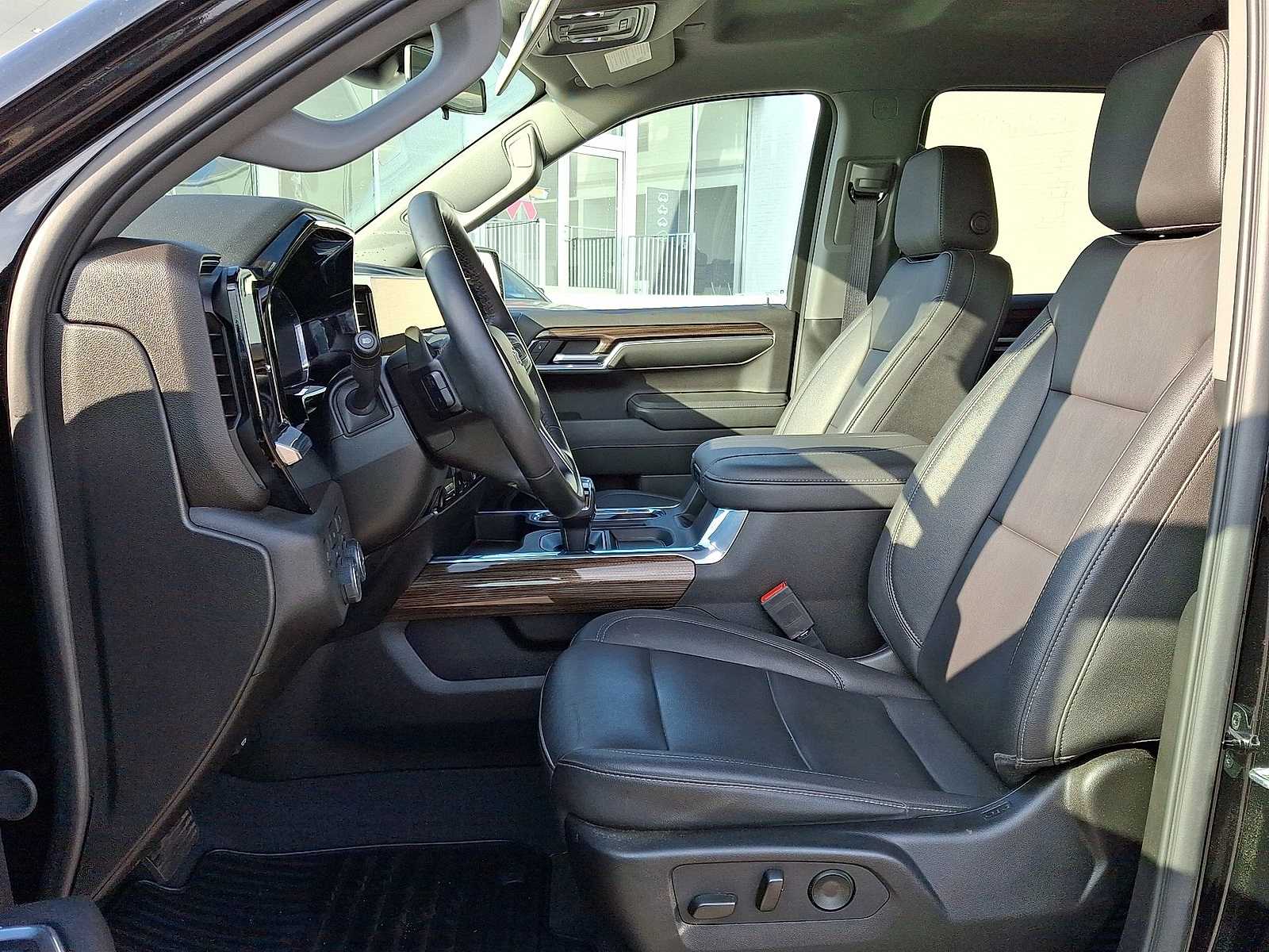 Thumbnail: 2024 Chevrolet Silverado 1500 - 24