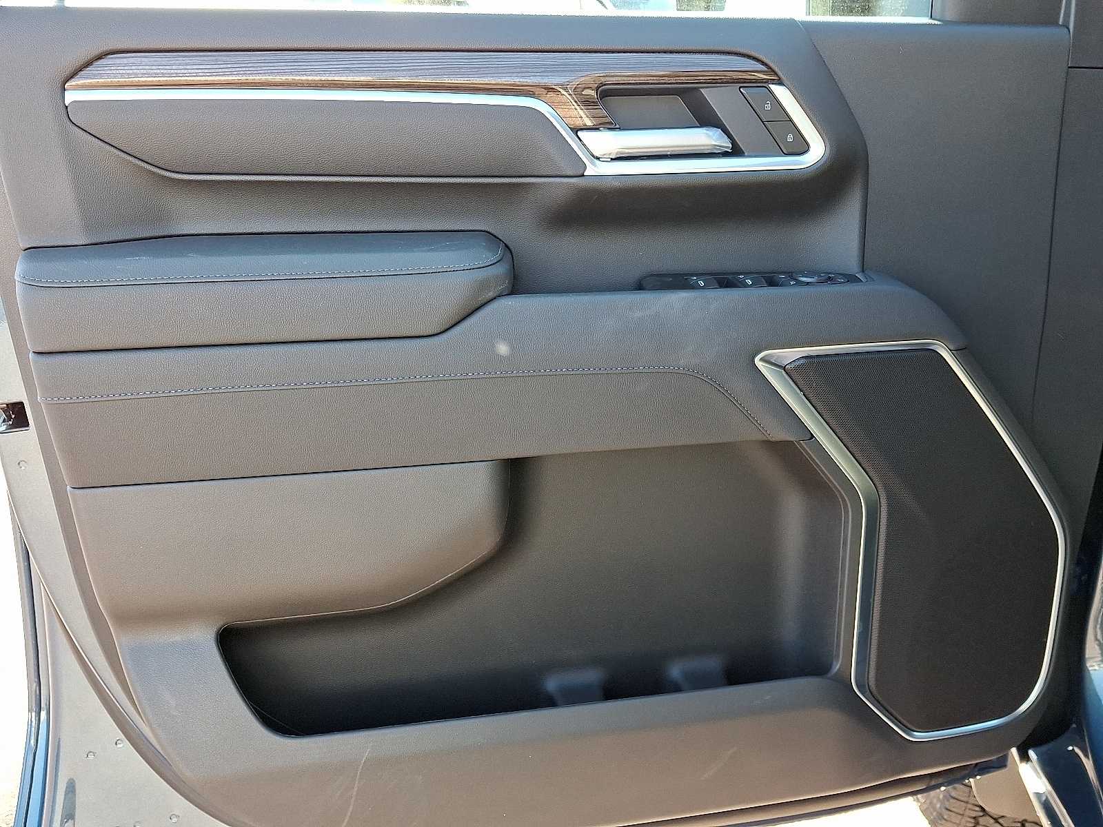 Thumbnail: 2026 Chevrolet Silverado 2500 - 10