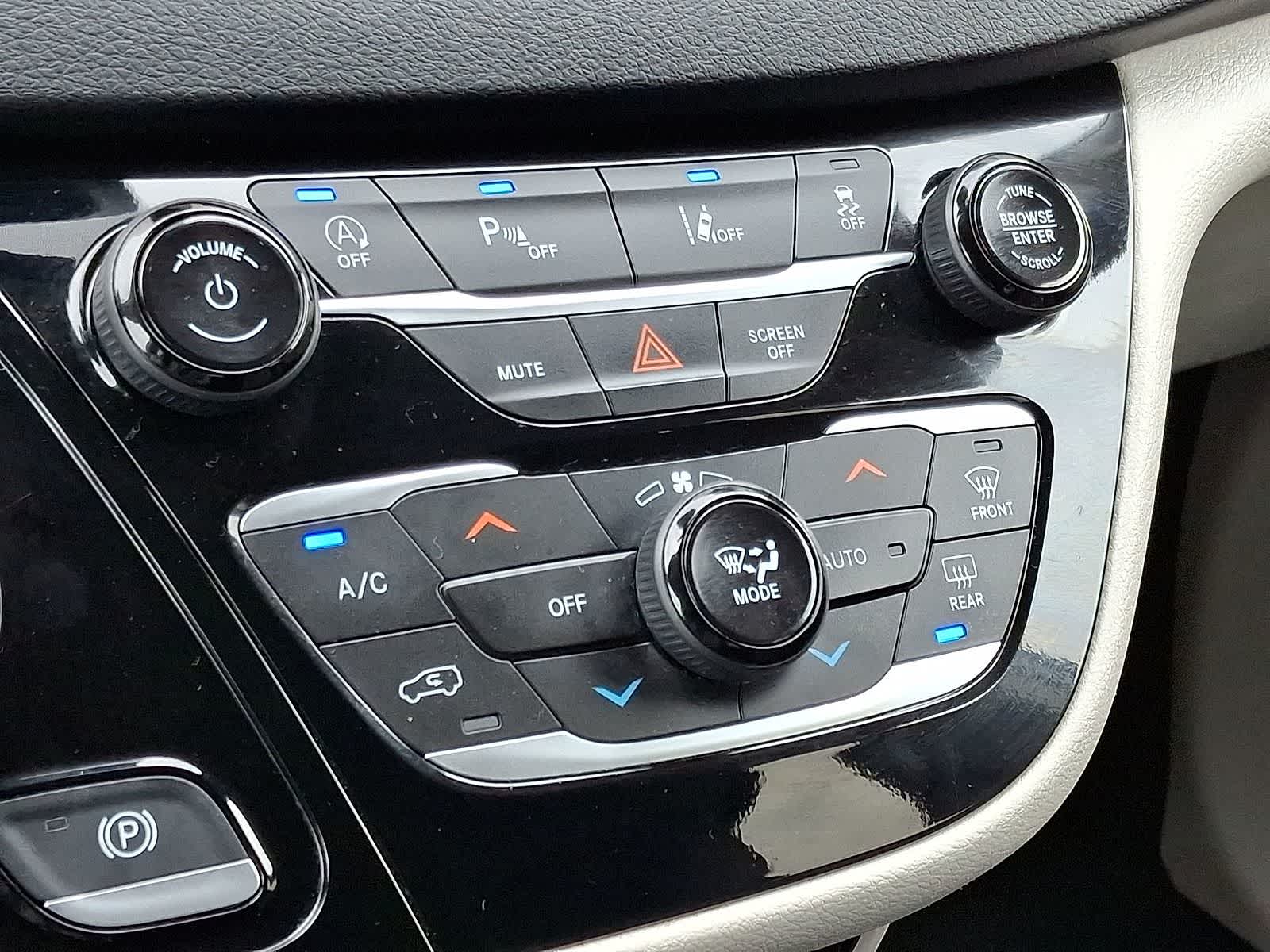 Thumbnail: 2023 Chrysler Pacifica - 20