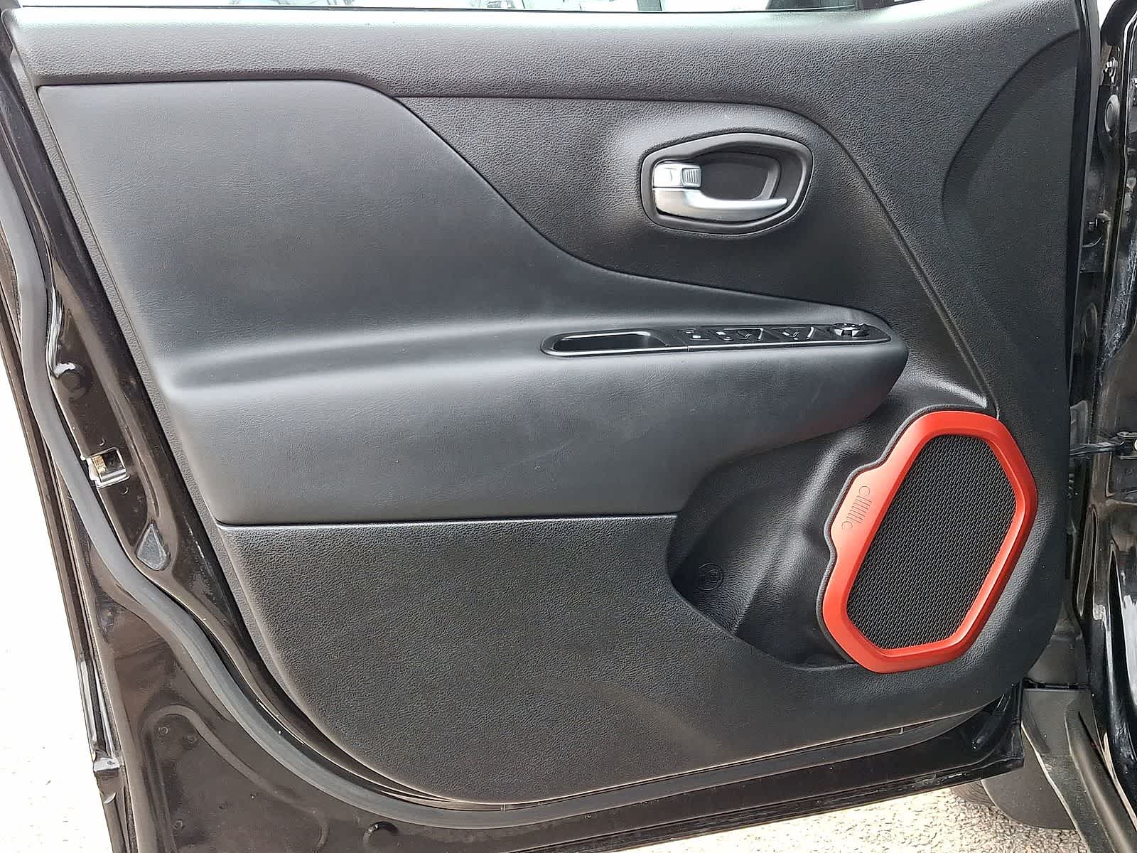 Thumbnail: 2016 Jeep Renegade - 27