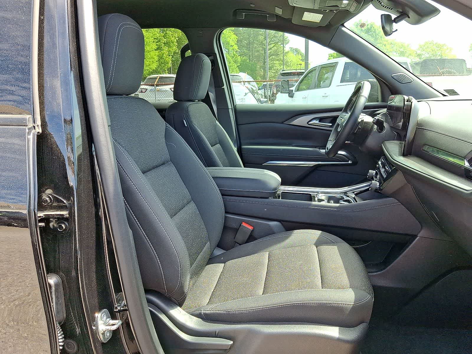 Thumbnail: 2025 Chevrolet Traverse - 34