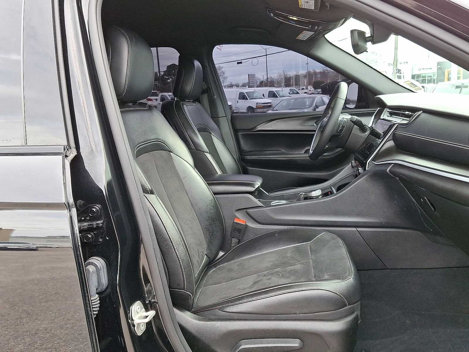 Thumbnail: 2024 Jeep Grand Cherokee - 32