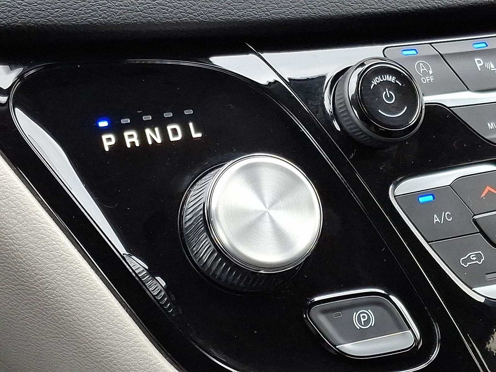 Thumbnail: 2023 Chrysler Pacifica - 18