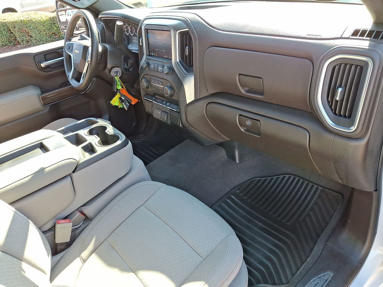 Thumbnail: 2020 Chevrolet Silverado 1500 - 32