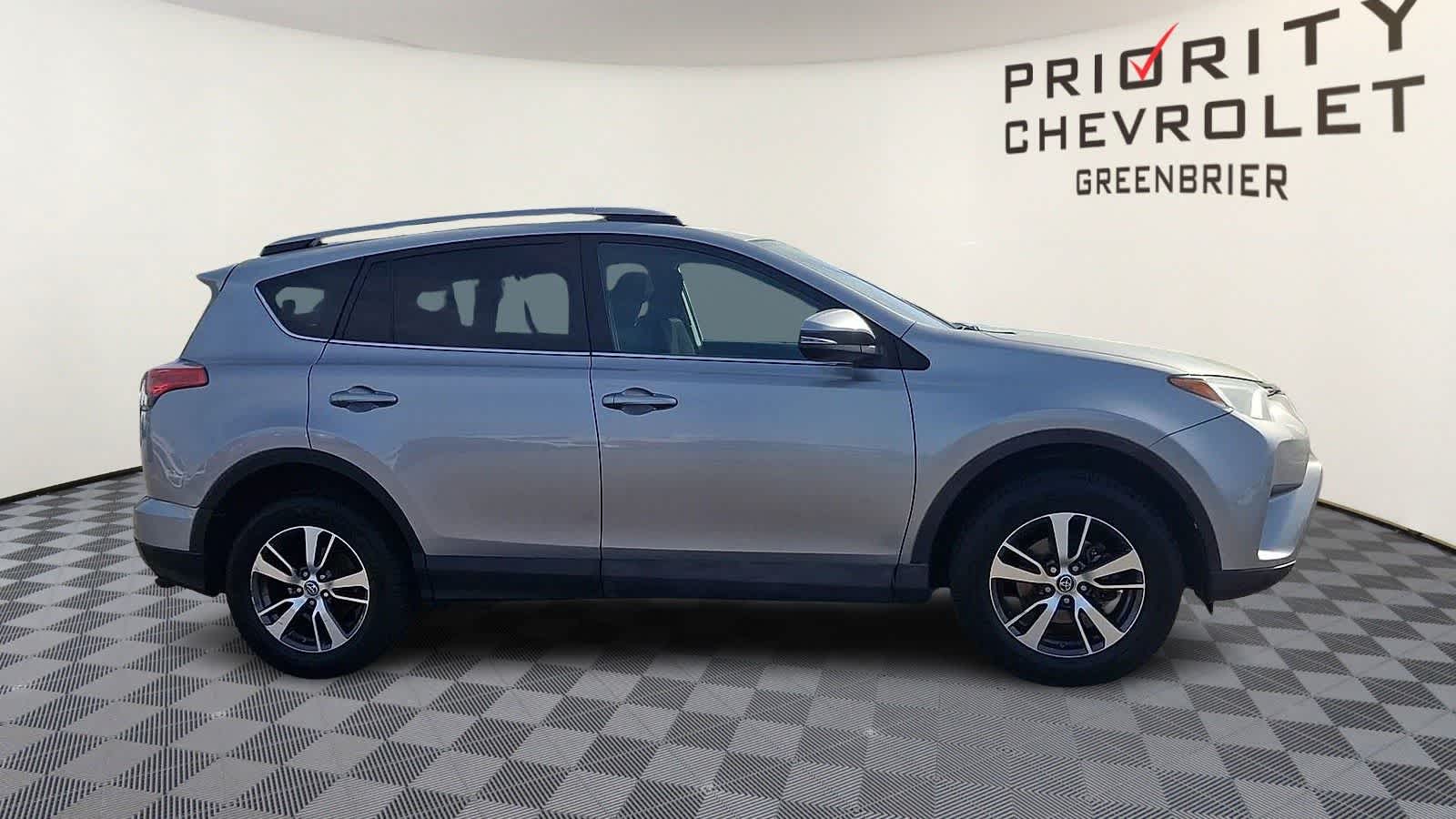 Thumbnail: 2017 Toyota RAV4 - 9