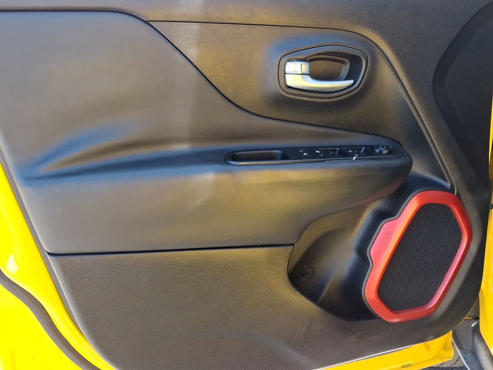 Thumbnail: 2015 Jeep Renegade - 25