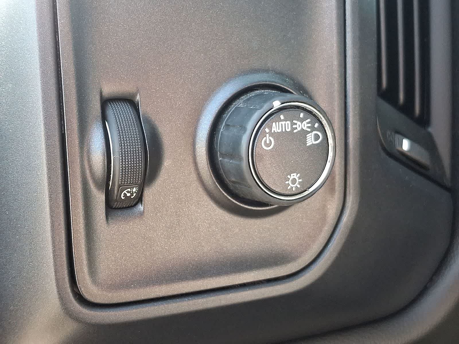 Thumbnail: 2018 Chevrolet Silverado 1500 - 42