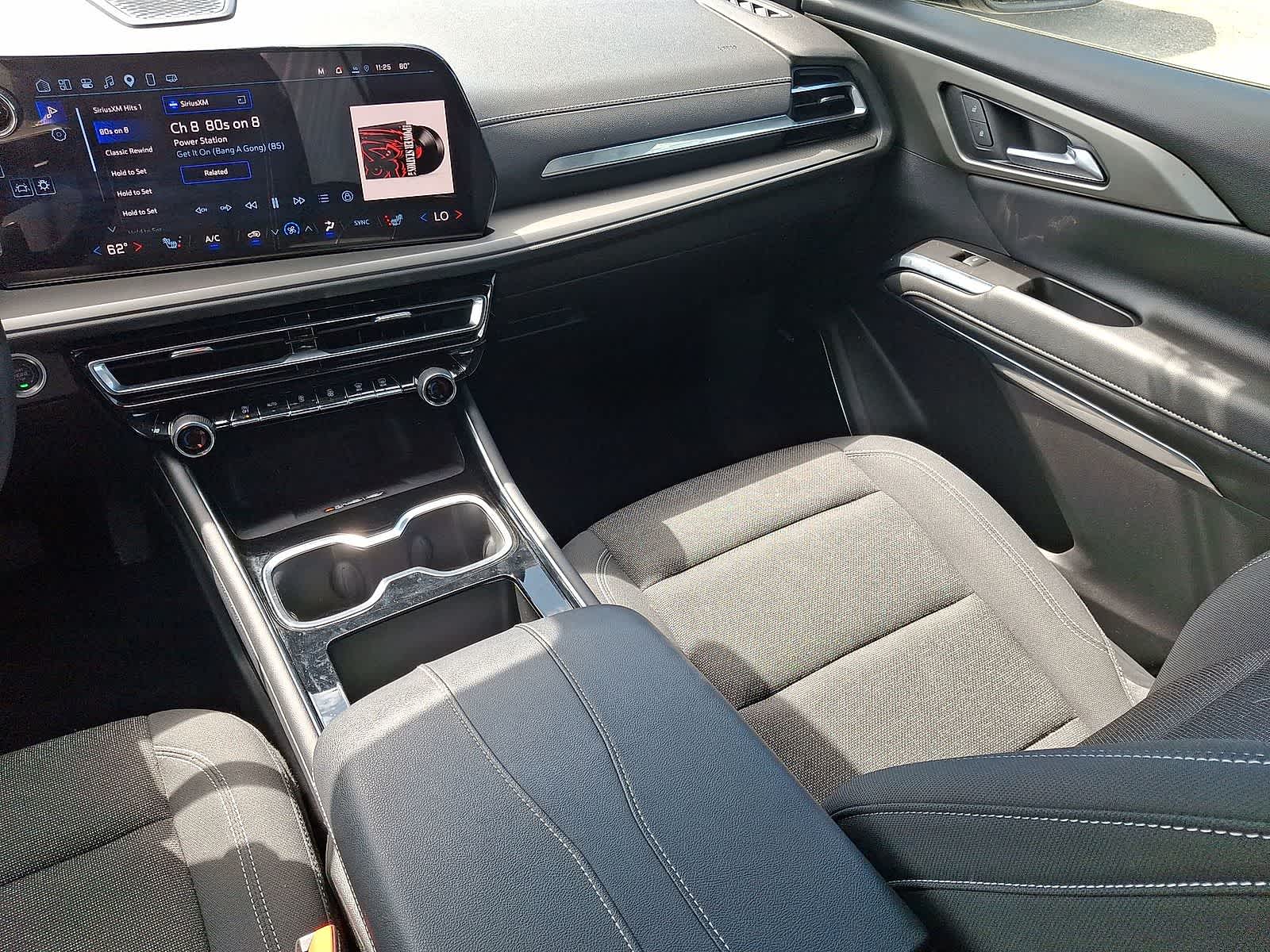 Thumbnail: 2025 Chevrolet Traverse - 12