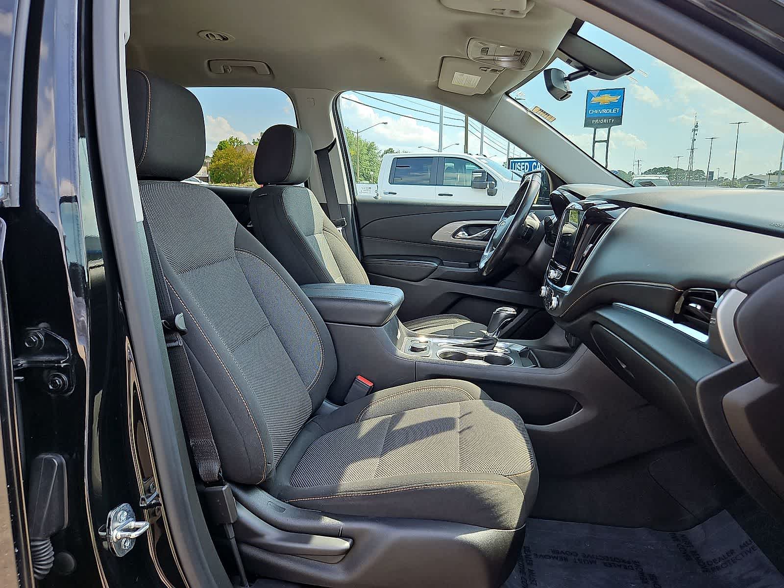 Thumbnail: 2019 Chevrolet Traverse - 32