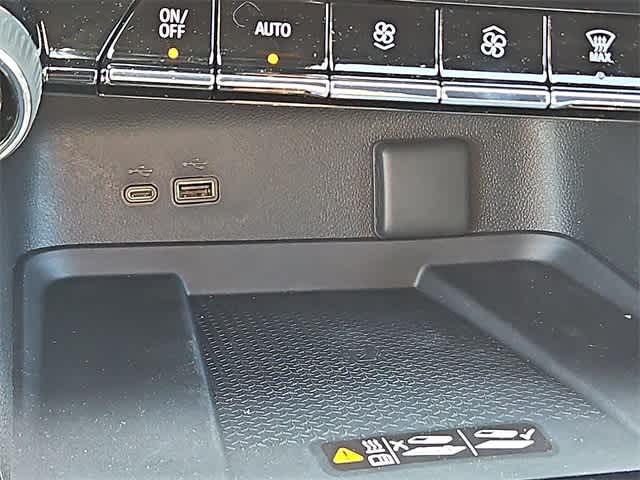 Thumbnail: 2025 Chevrolet Traverse - 18