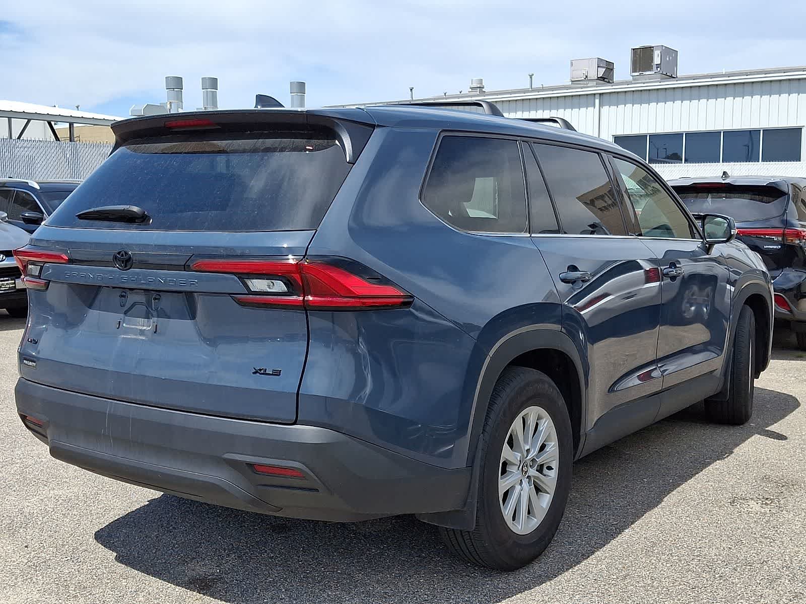 Thumbnail: 2024 Toyota Grand Highlander - 3