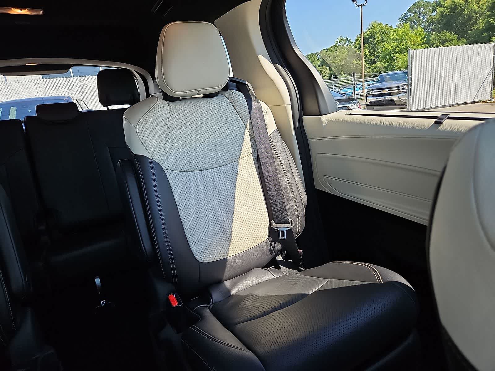 Thumbnail: 2025 Toyota Sienna - 15