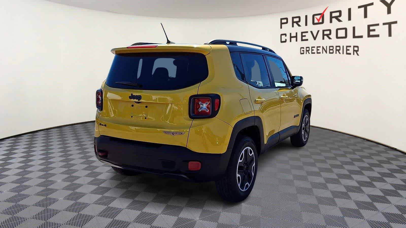 Thumbnail: 2015 Jeep Renegade - 8