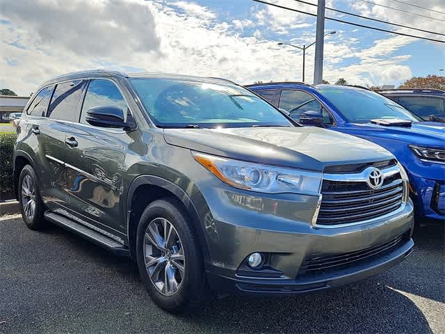 Thumbnail: 2015 Toyota Highlander - 2