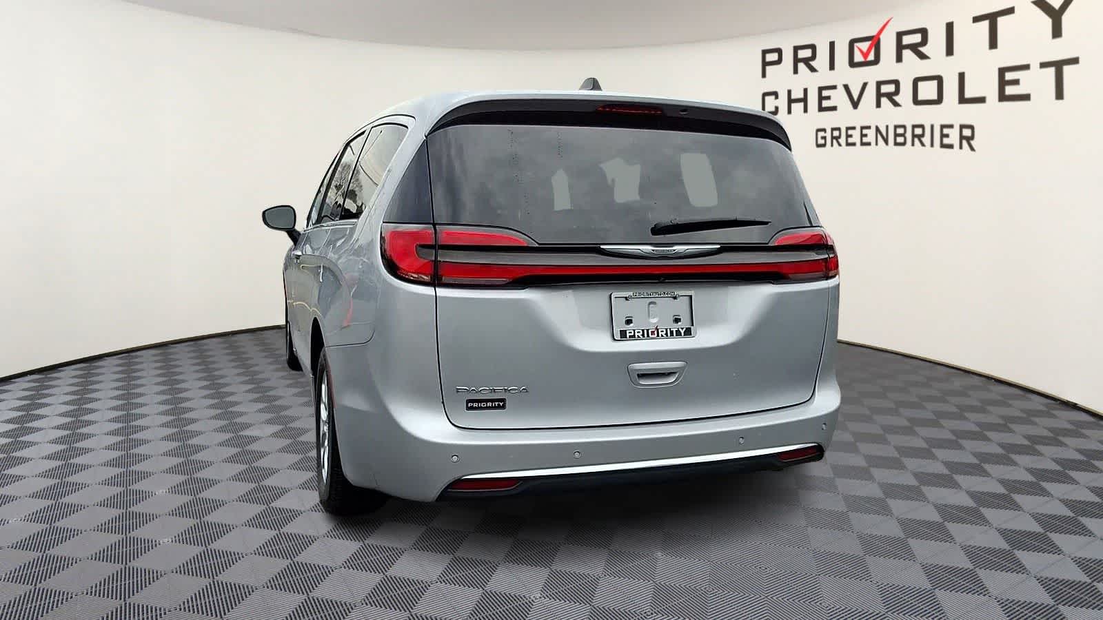 Thumbnail: 2023 Chrysler Pacifica - 7