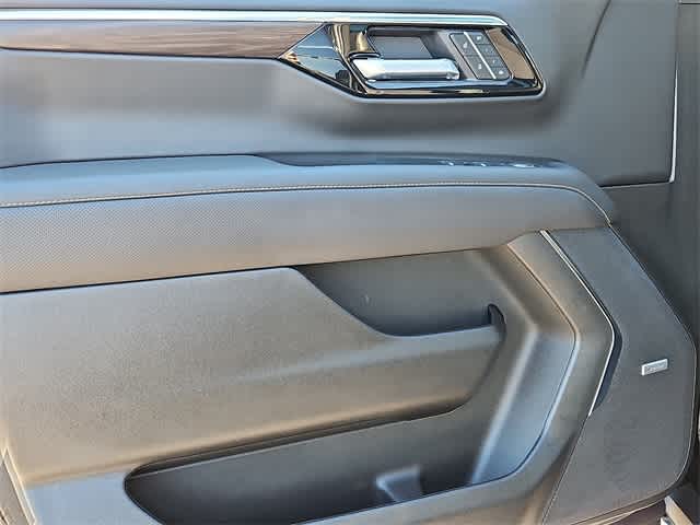 Thumbnail: 2026 Chevrolet Suburban - 10