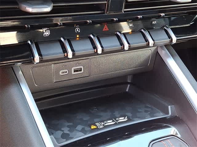 Thumbnail: 2025 Chevrolet Colorado - 17