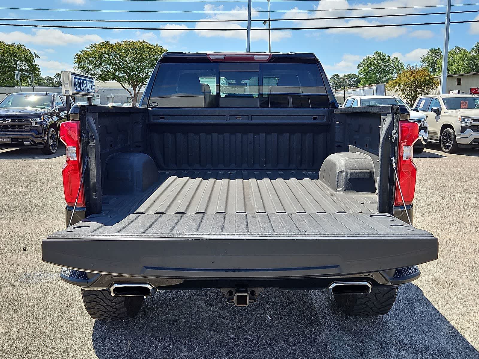 Thumbnail: 2020 Chevrolet Silverado 1500 - 32