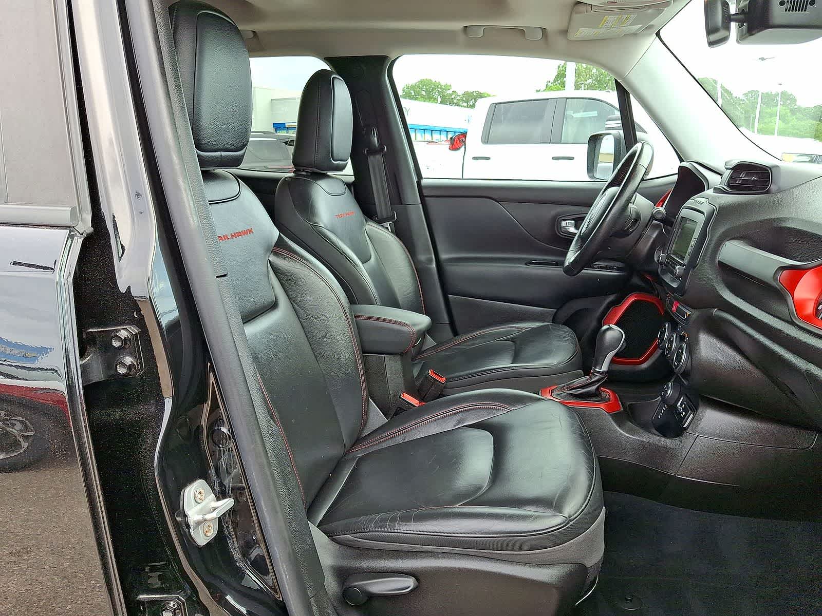 Thumbnail: 2016 Jeep Renegade - 32