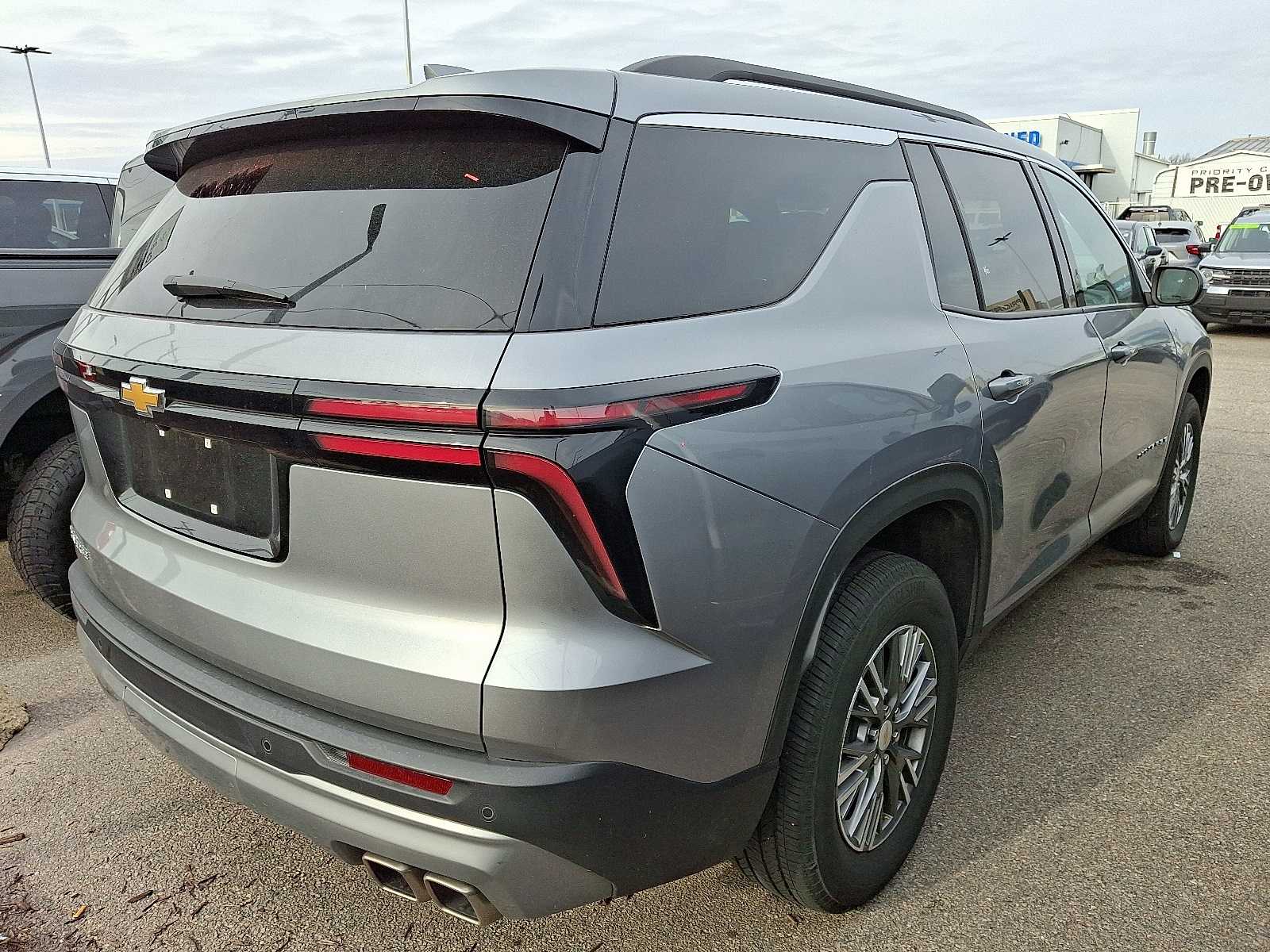 Thumbnail: 2025 Chevrolet Traverse - 3