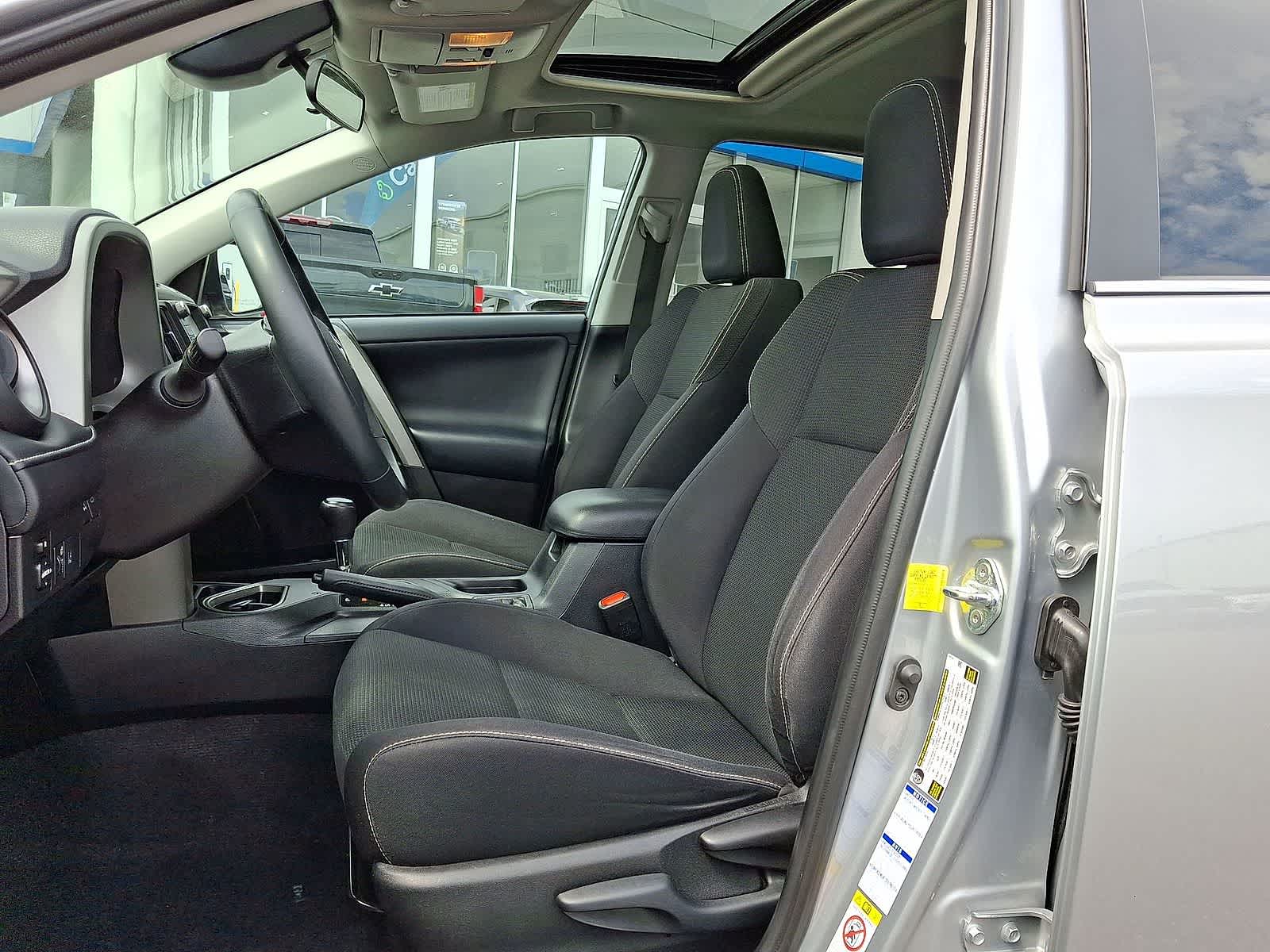 Thumbnail: 2018 Toyota RAV4 - 26