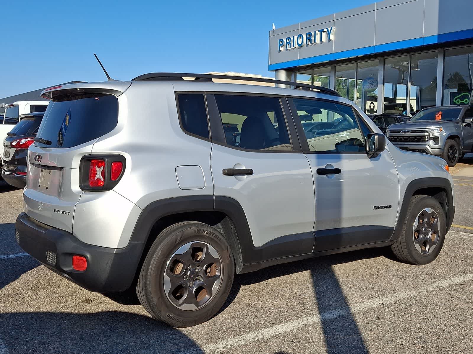 Thumbnail: 2017 Jeep Renegade - 3