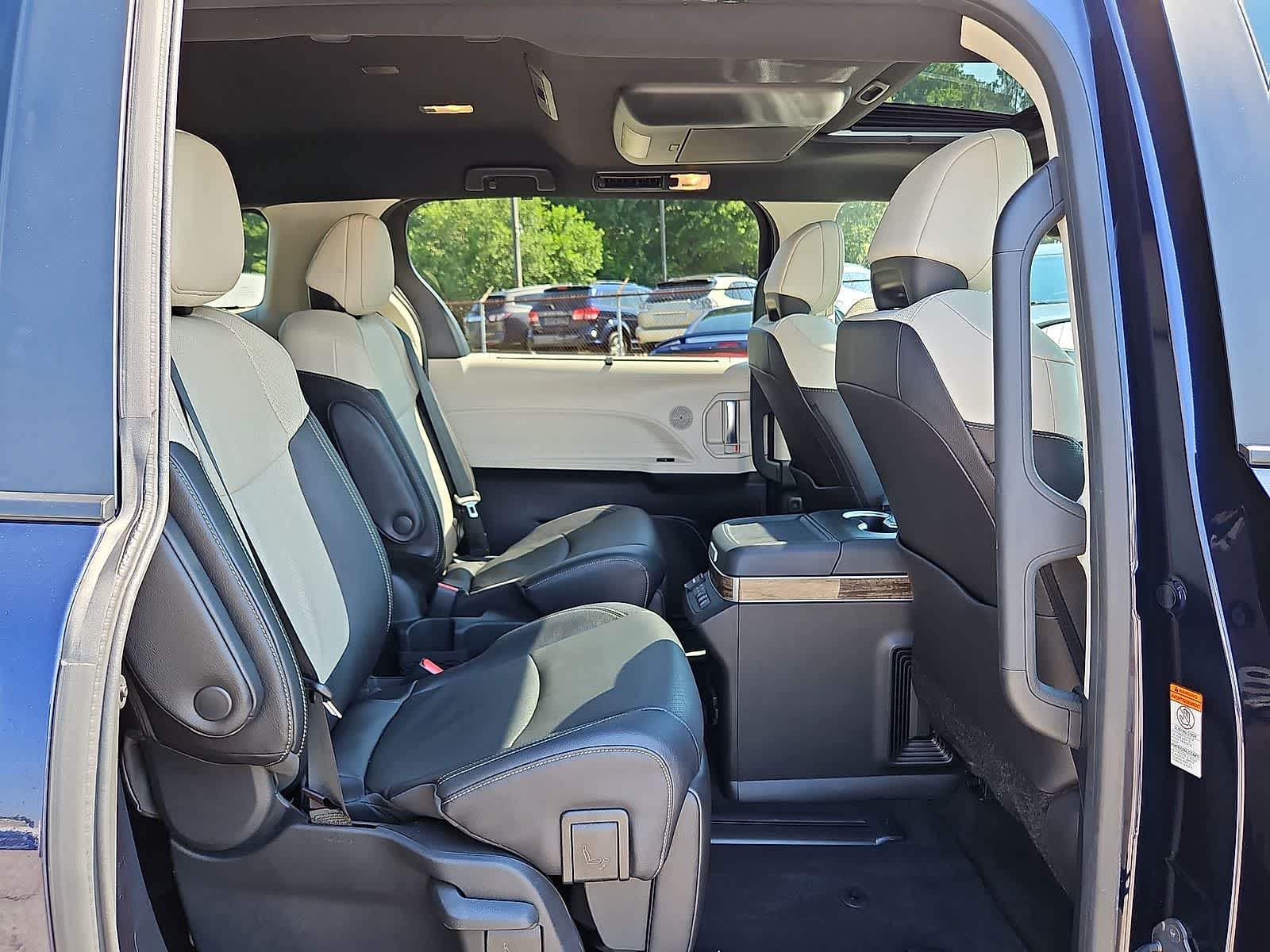 Thumbnail: 2025 Toyota Sienna - 32