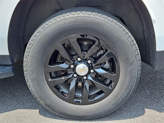 2023 Chevrolet Suburban LT 38