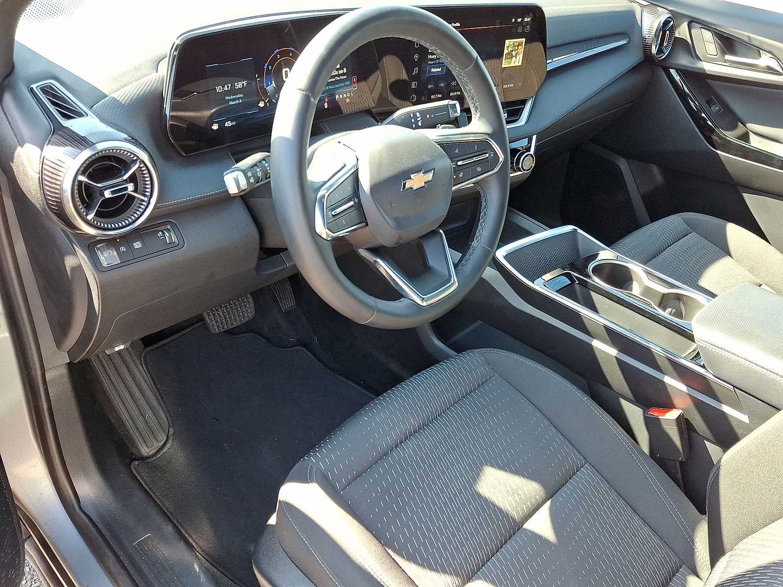 Thumbnail: 2025 Chevrolet Equinox - 16