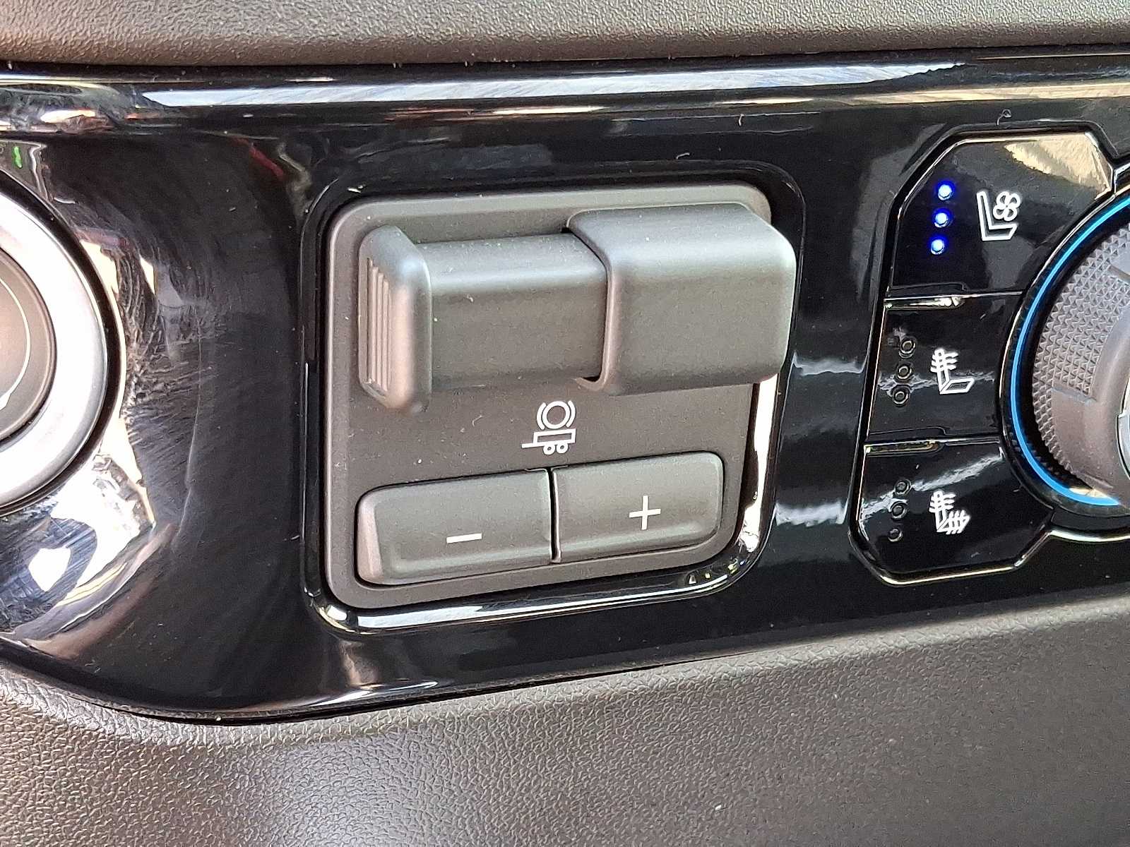 Thumbnail: 2026 Chevrolet Silverado 3500 - 21