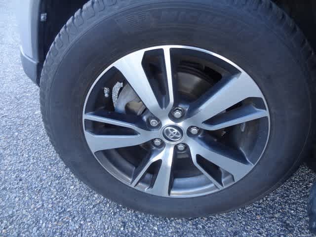 Thumbnail: 2017 Toyota RAV4 - 33