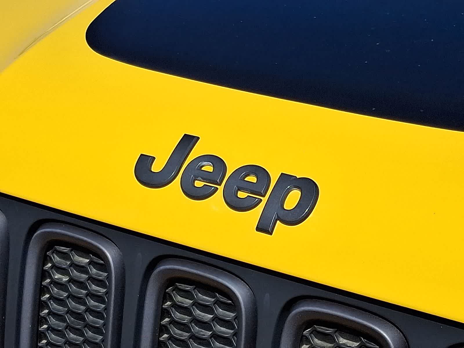 Thumbnail: 2015 Jeep Renegade - 33