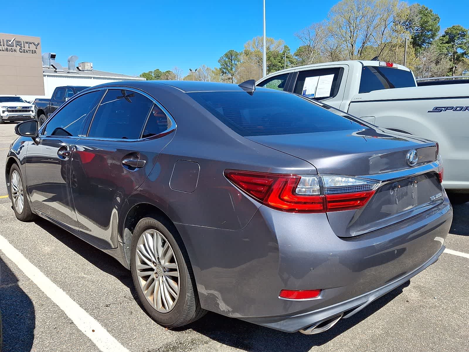 Thumbnail: 2017 Lexus ES - 4