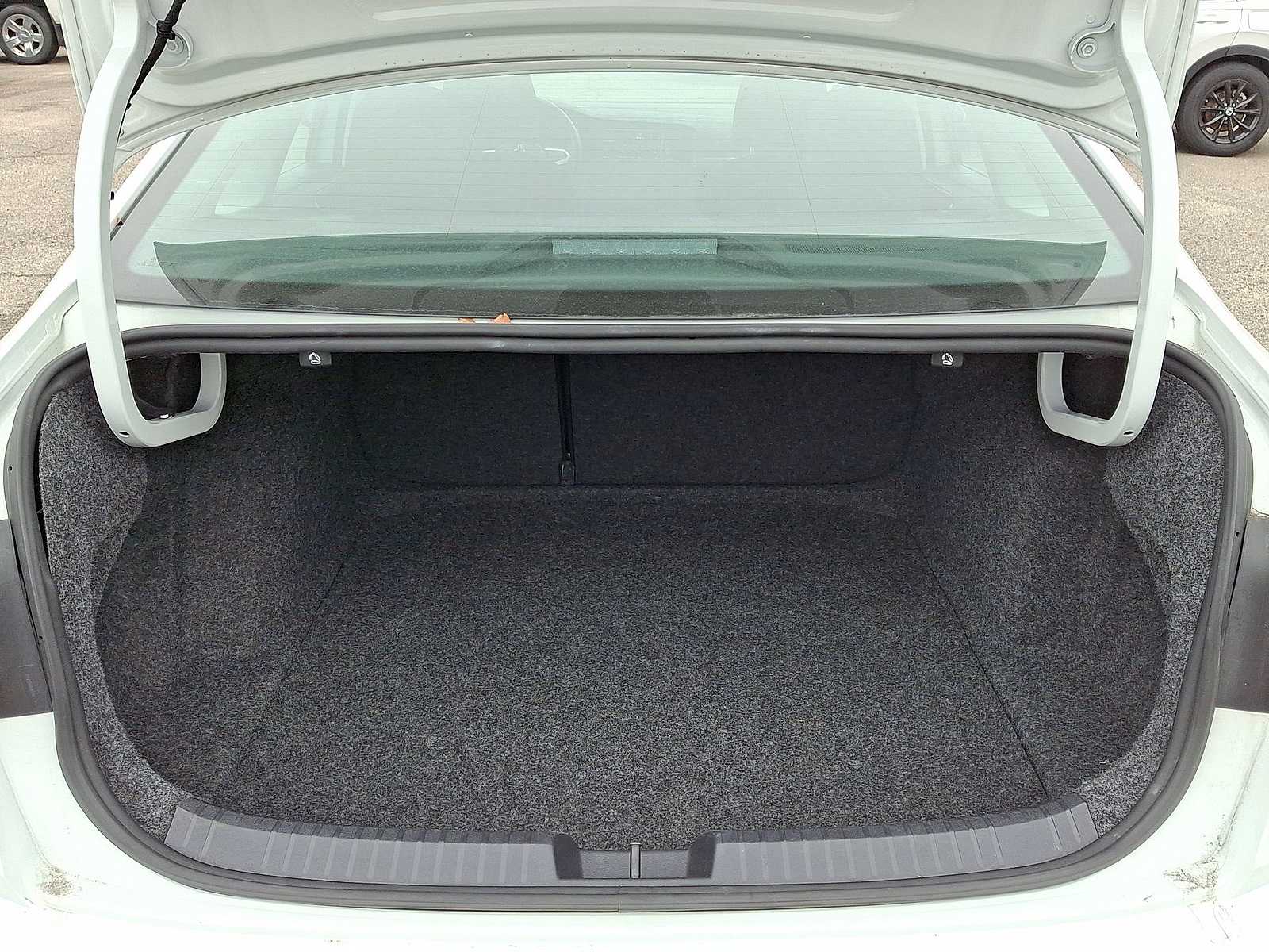 Thumbnail: 2024 Volkswagen Jetta - 28