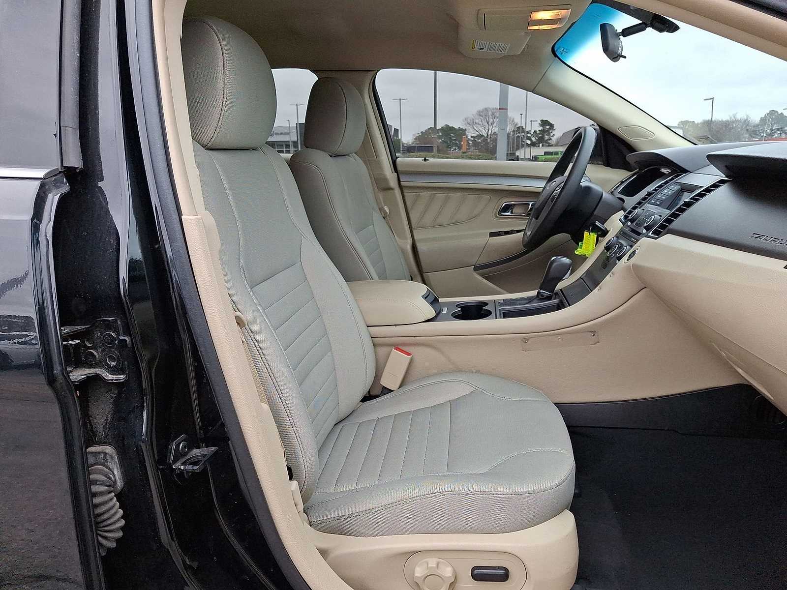 Thumbnail: 2018 Ford Taurus - 31