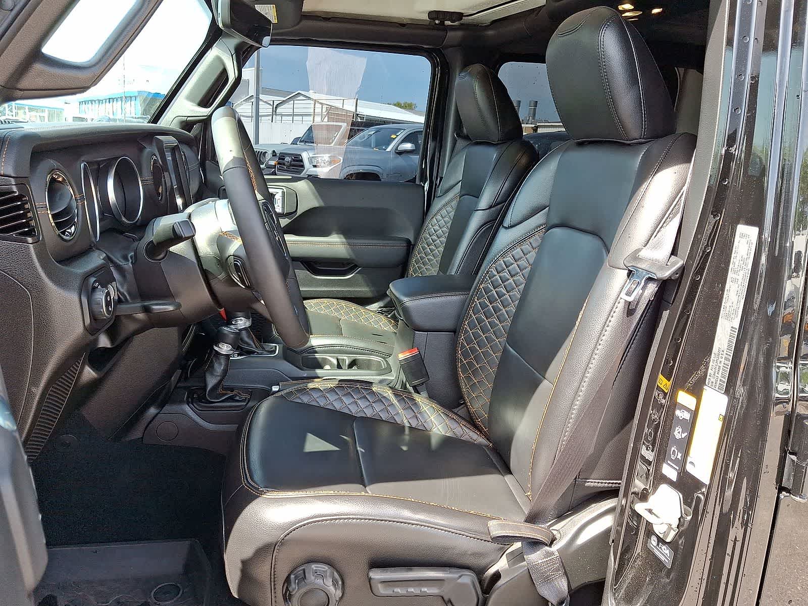 Thumbnail: 2023 Jeep Gladiator - 25