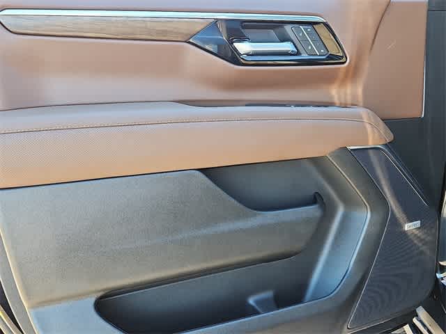 Thumbnail: 2026 Chevrolet Suburban - 11