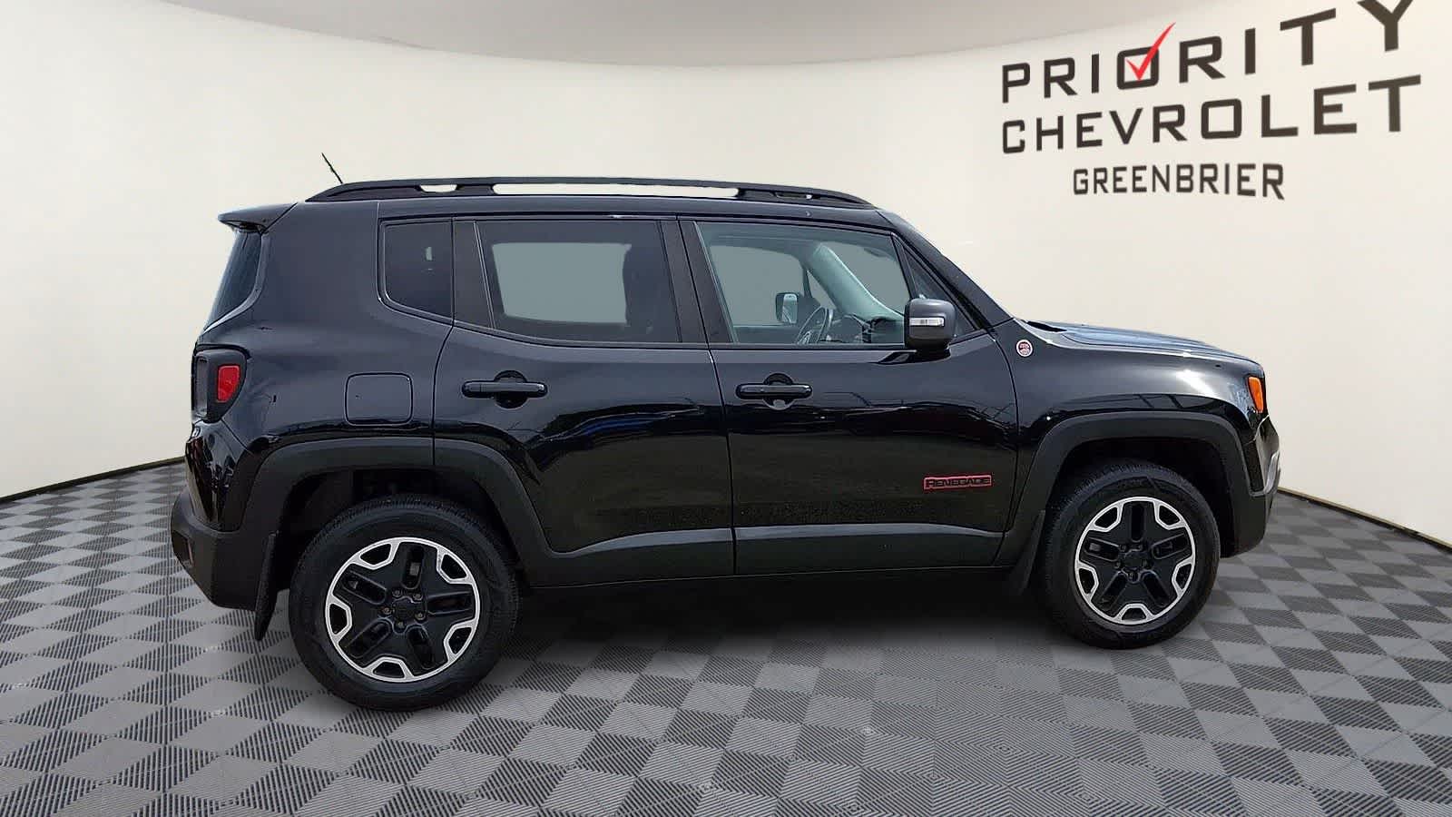 Thumbnail: 2016 Jeep Renegade - 9