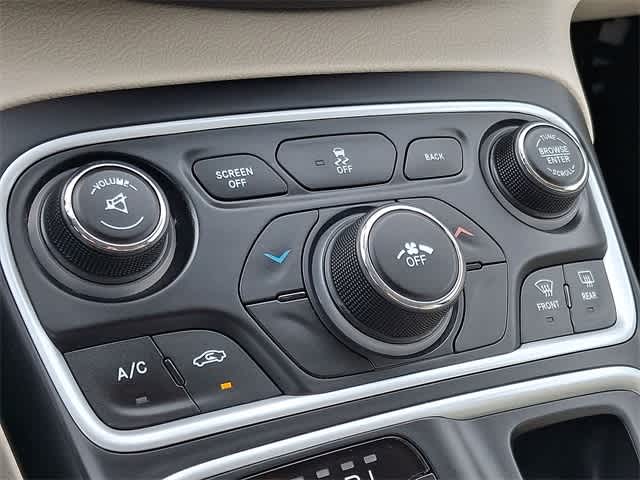 Thumbnail: 2016 Chrysler 200 - 23