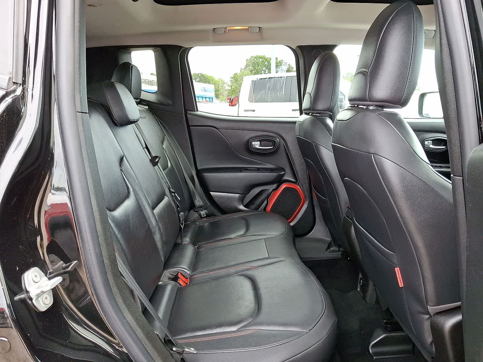 Thumbnail: 2016 Jeep Renegade - 31
