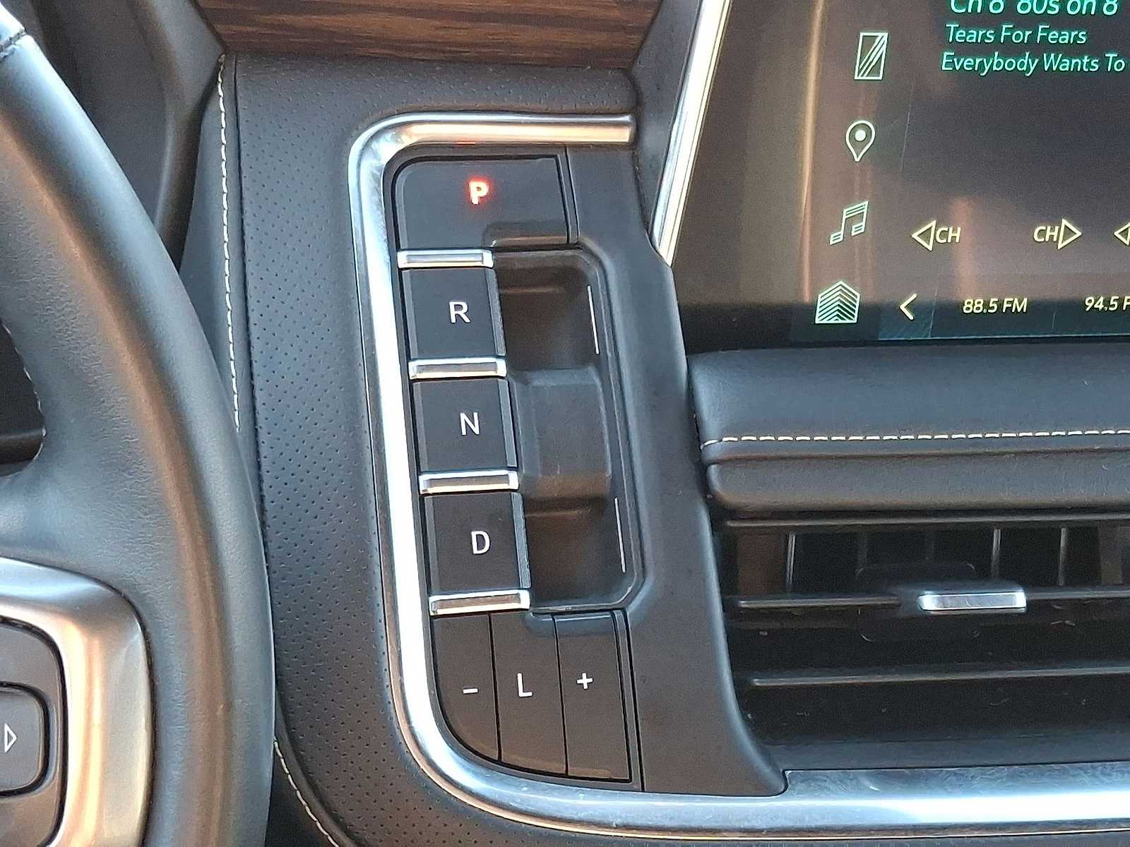 Thumbnail: 2023 Chevrolet Suburban - 21