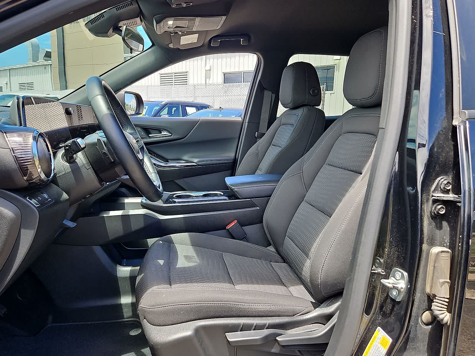 Thumbnail: 2025 Chevrolet Equinox - 25