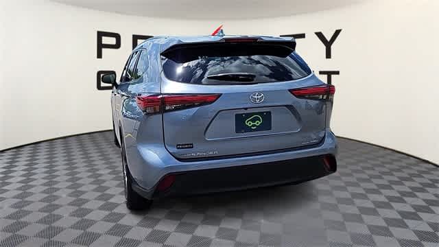 Thumbnail: 2021 Toyota Highlander - 7